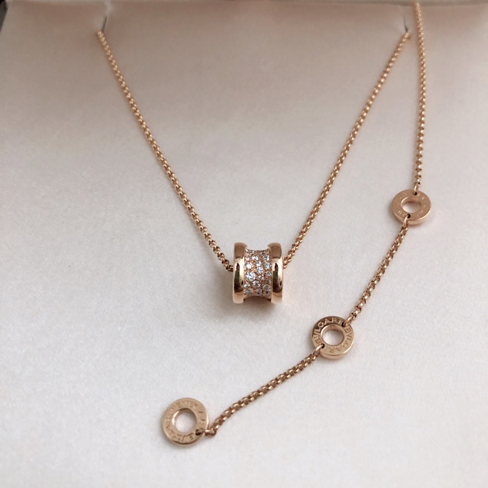 Sold 📦📦 💯 Bvlgari diamond pendant rose gold💎